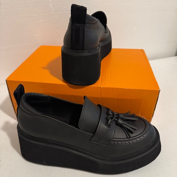 Rocket Dog Black Platform Loafers with Tassels - Picture 2 of 15